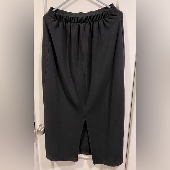 Jaclyn Smith long Black Skirt - Picture 2 of 5